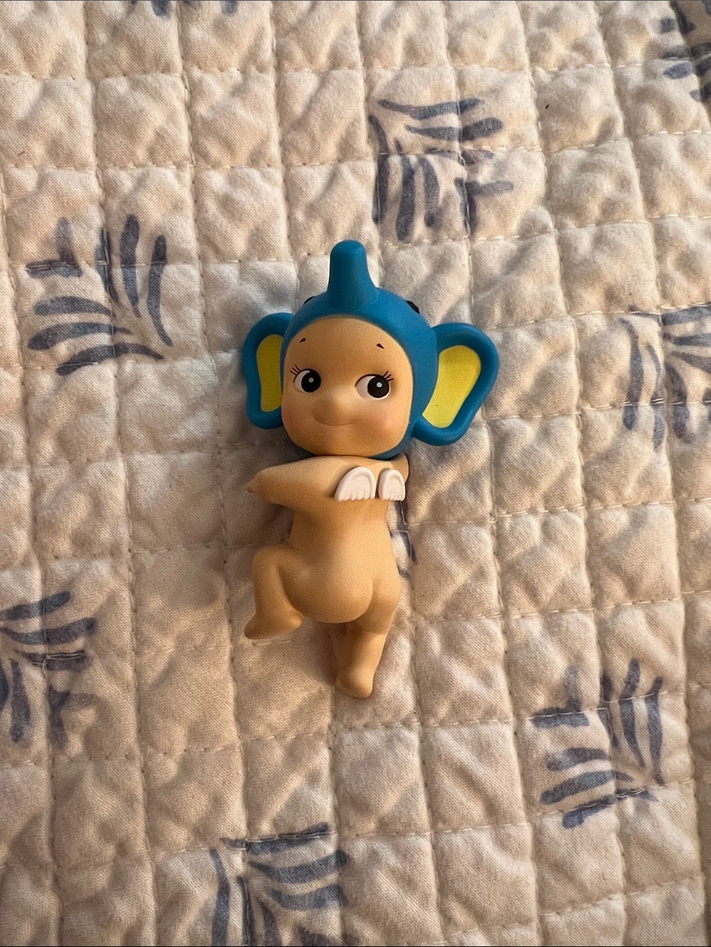 elephant sonny angel hipper looking back series